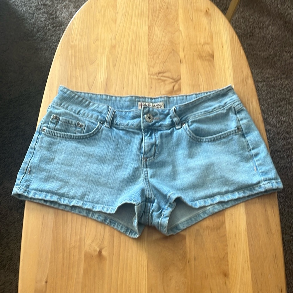 Lei Vintage wash Jean shorts fits for a size 9